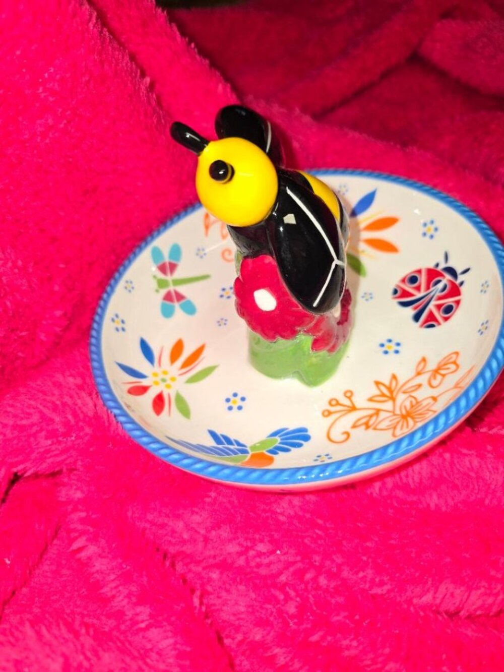 Temp-tations Seasonal Garden Candy Dish w/ Large Bee in the Middle